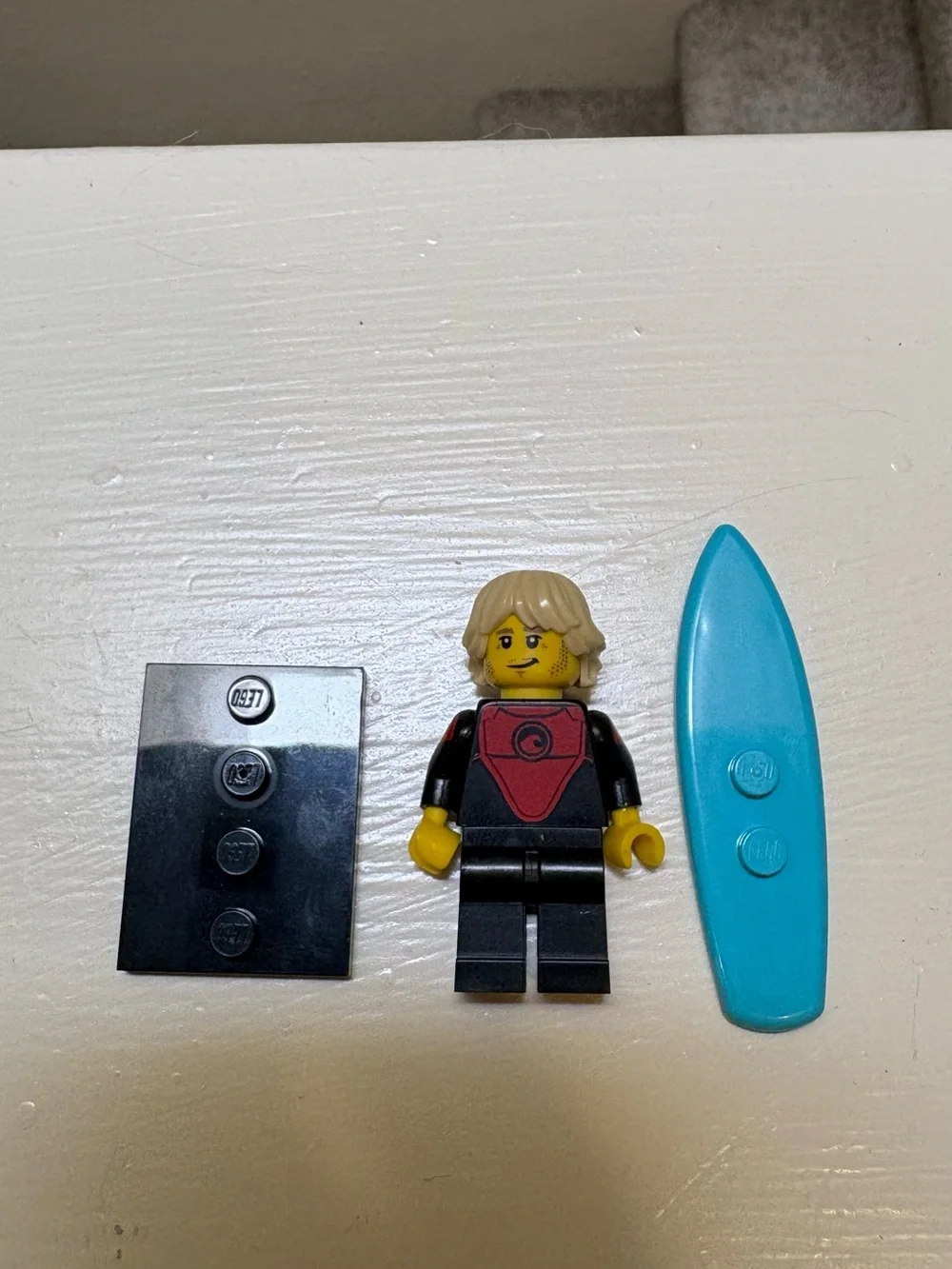 LEGO Minifigure Series 17 Professional Surfer